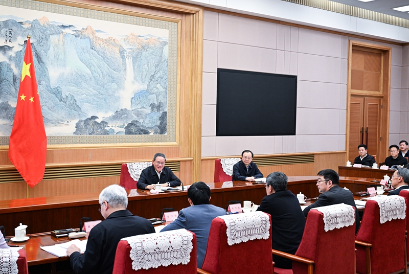 李強主持召開專家、企業(yè)家和教科文衛(wèi)體等領(lǐng)域代表座談會 聽取對政府工作報告的意見建議